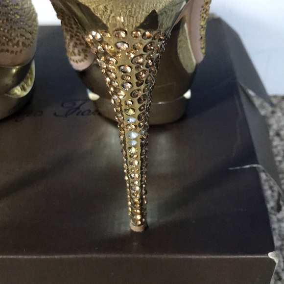 Heels - Picture 4 of 5